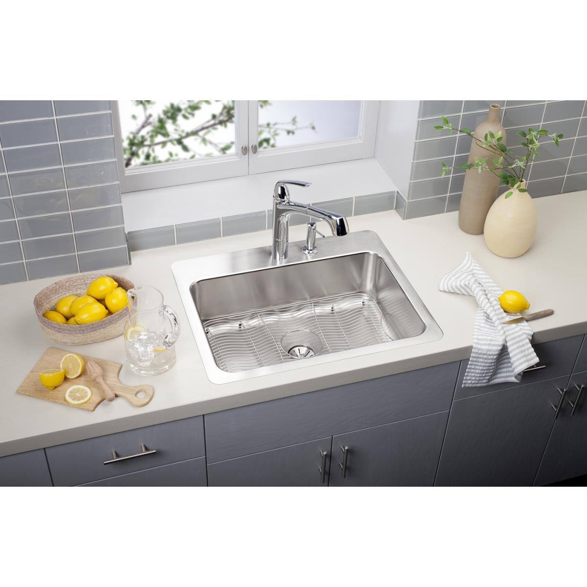 Oil Rubbed Bronze Pull Out Single Handle Kitchen Faucet W11555