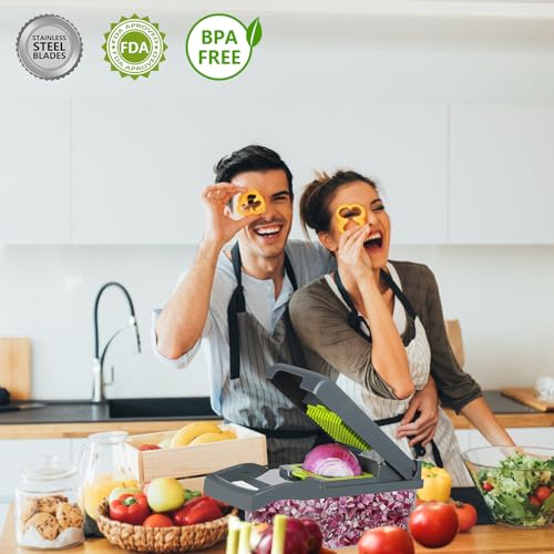 Compact Vegetable Chopper with Container D768212