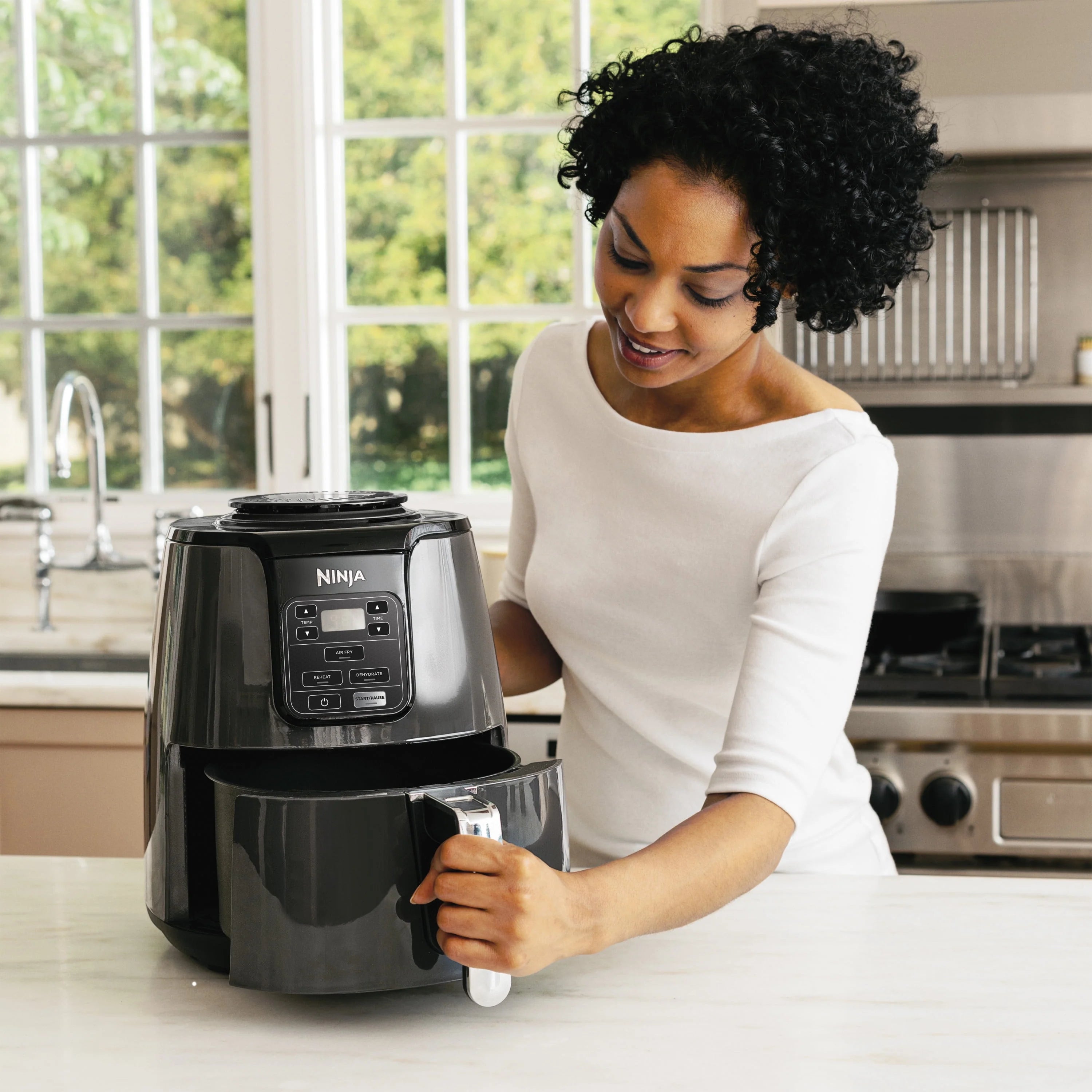 Black 4QT Air Fryer A925571