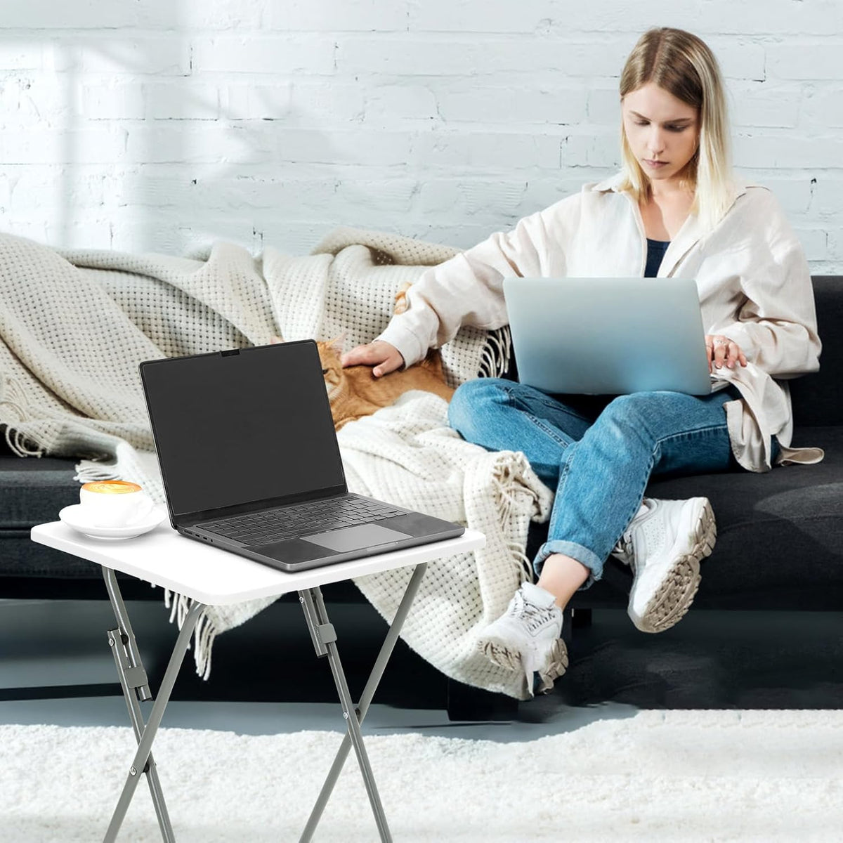 Set of 4 White Folding TV Tray Tables B519