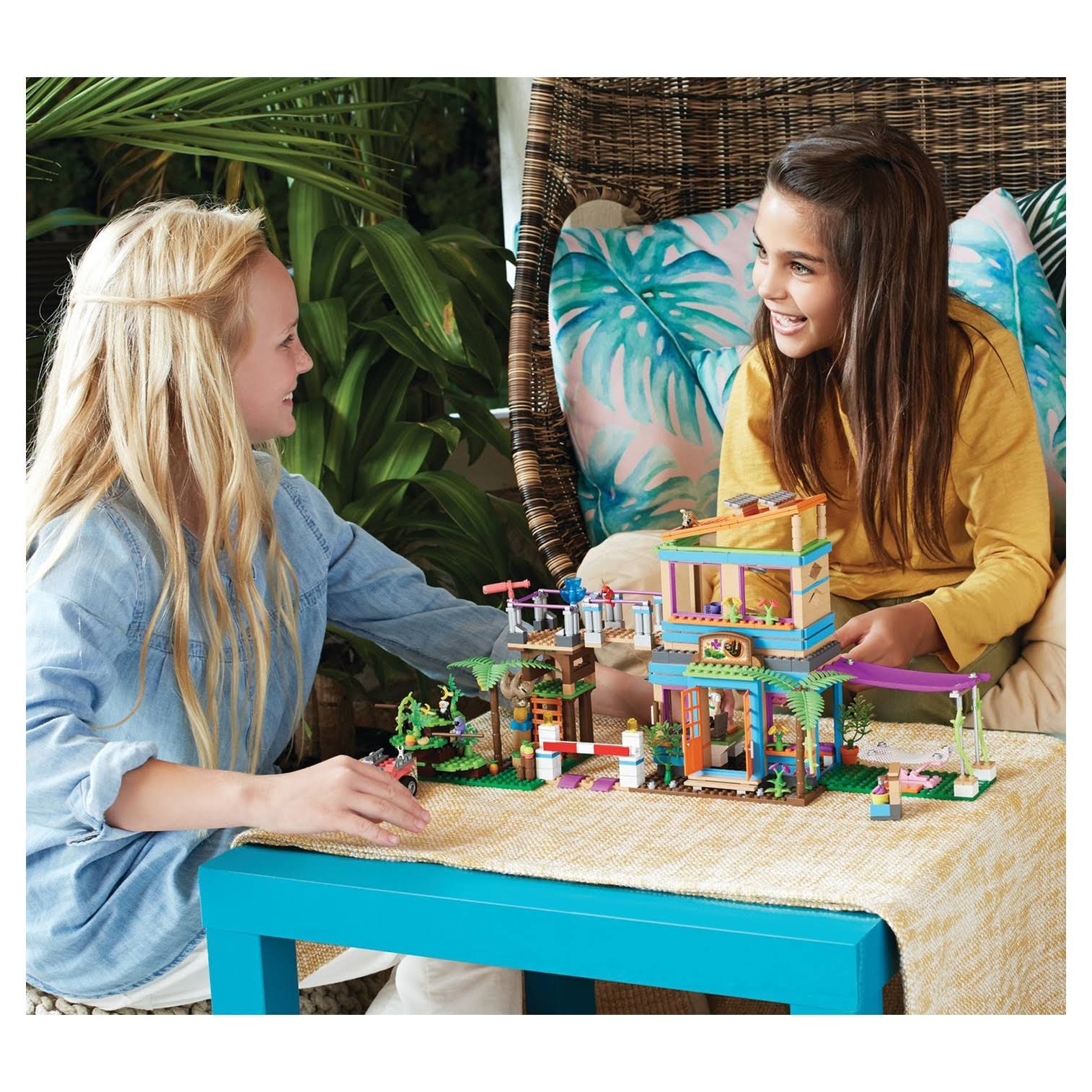 2-in-1 Rainforest Sanctuary Building Set F2672