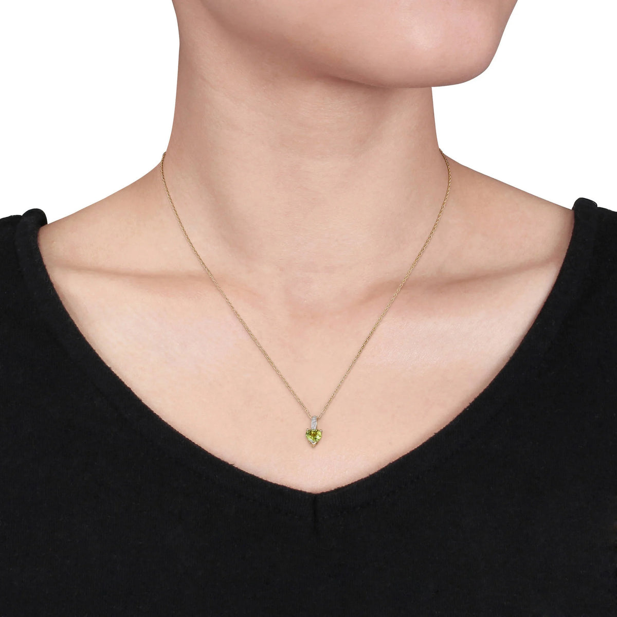 10kt Yellow Gold Heart Drop Pendant with Chain Q801676